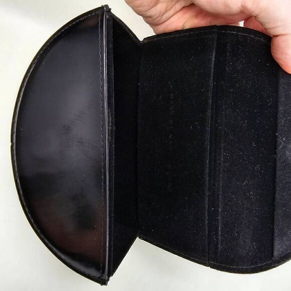 MARC BY MARC JACOBS BLACK EYEGLASS SUNGLASS CASE HALF CIRCLE SHAPE MAGNET CLOSE - Picture 4 of 4